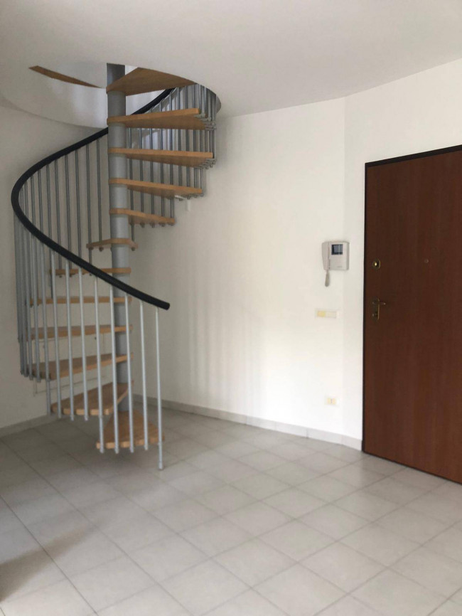 Vai alla scheda: Appartamento Affitto Luino